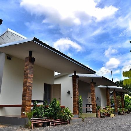 The House At Pranburi Hotell Eksteriør bilde