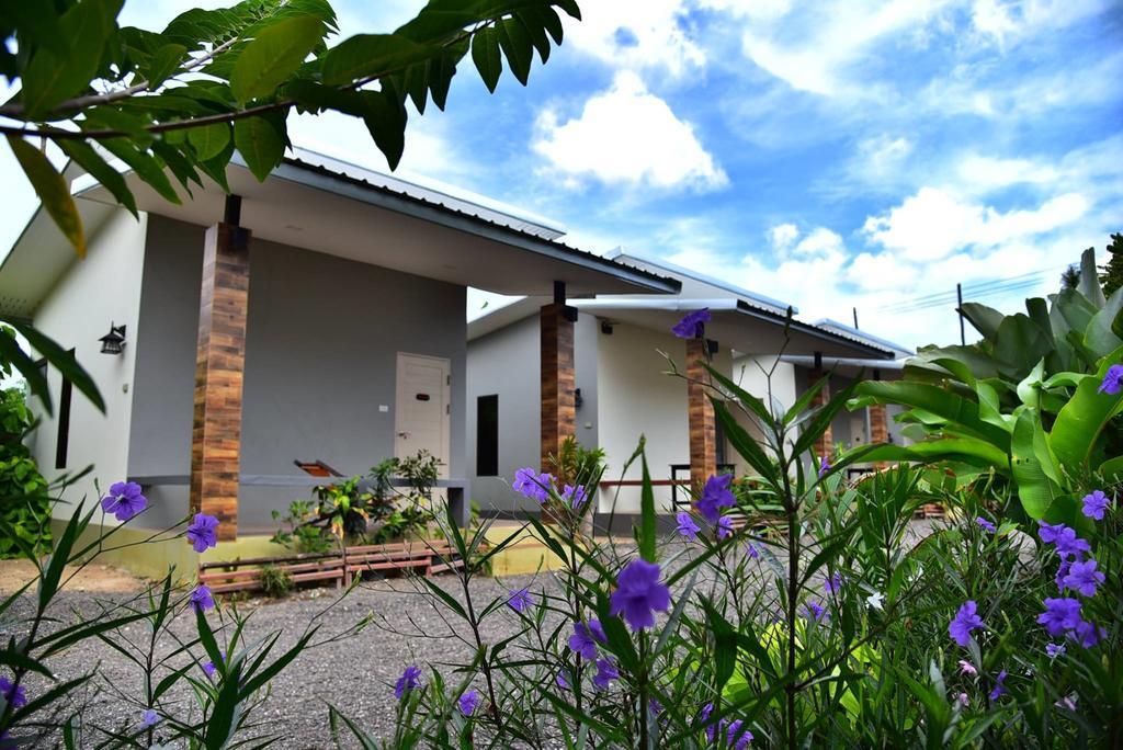 The House At Pranburi Hotell Eksteriør bilde