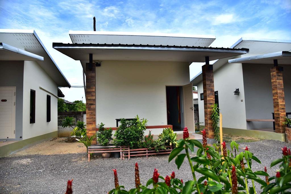 The House At Pranburi Hotell Eksteriør bilde