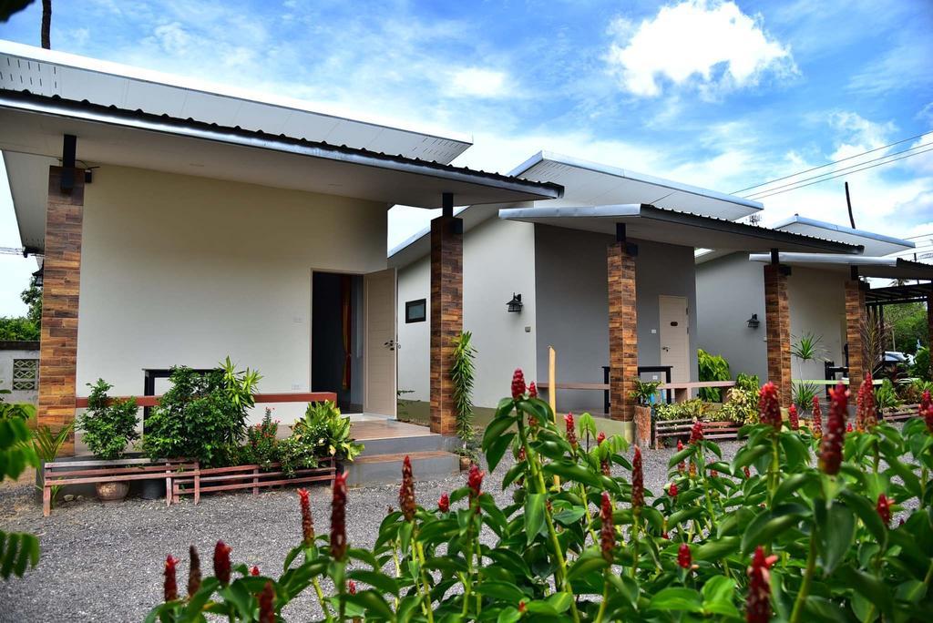 The House At Pranburi Hotell Eksteriør bilde